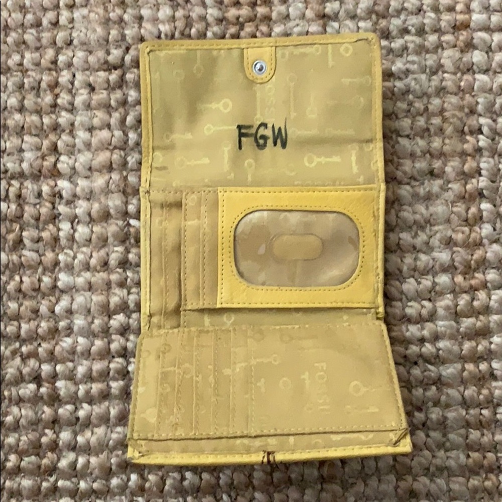 Bright yellow fossil trifold wallet - Picture 2 of 4